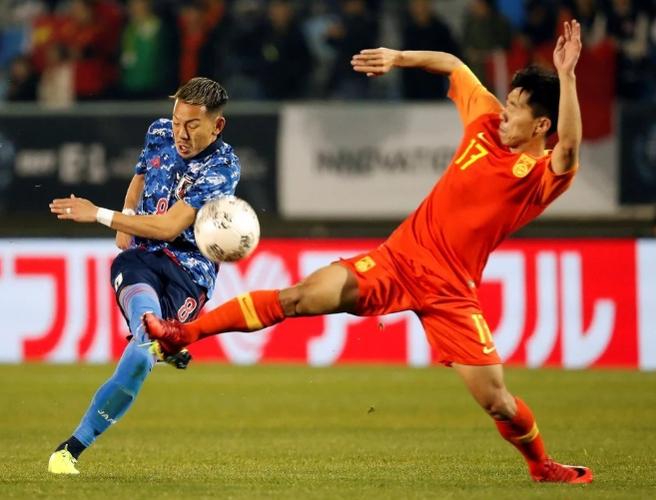 足球中国vs日本踢脸